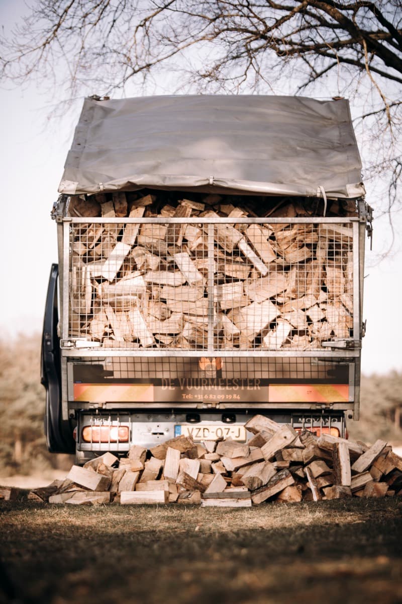 Haardhout wordt los gestort bij levering